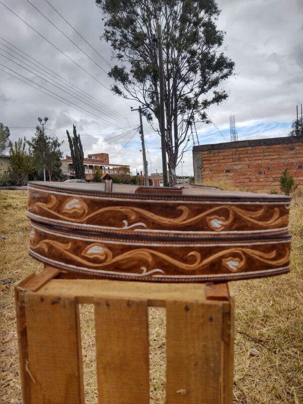 Cinto cincelado pintado - Imagen 2